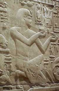 Фараон Аменхотеп III, подносящий благовония богу Амону