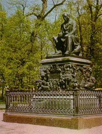 Памятник Крылову в Летнем саду